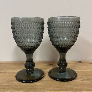 Elegant Pebble Goblet Set
